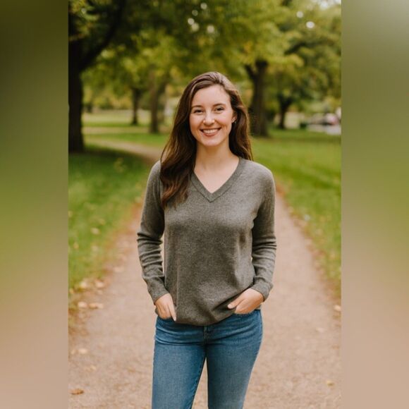 Patagonia Women's Recycled Cashmere + Wool V-Neck Sweater XS NWOT - Picture 1 of 9